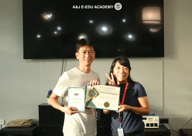 التخرج في A&J e-Edu Academy، باقيو