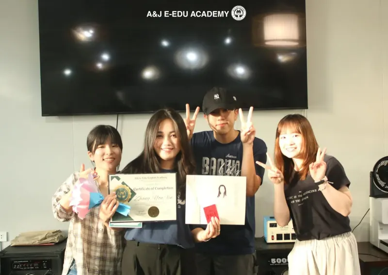 التخرج في A&J e-Edu Academy، باقيو