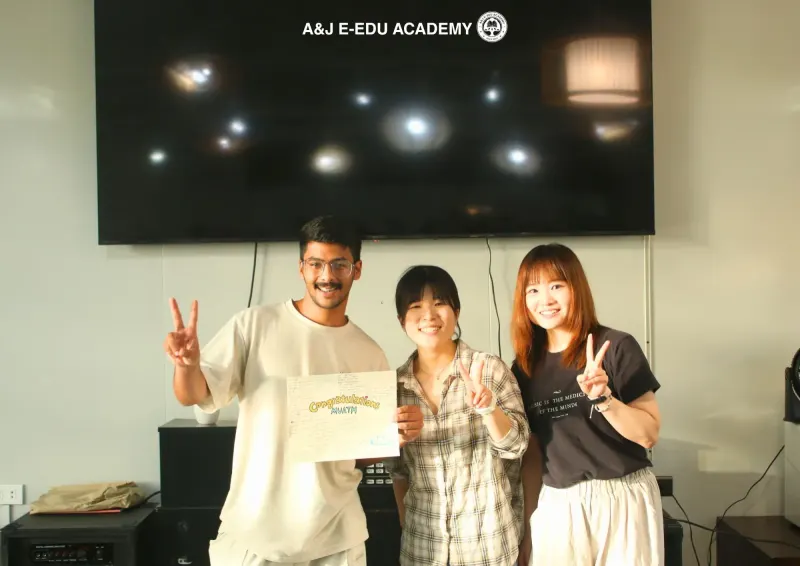 التخرج في A&J e-Edu Academy، باقيو