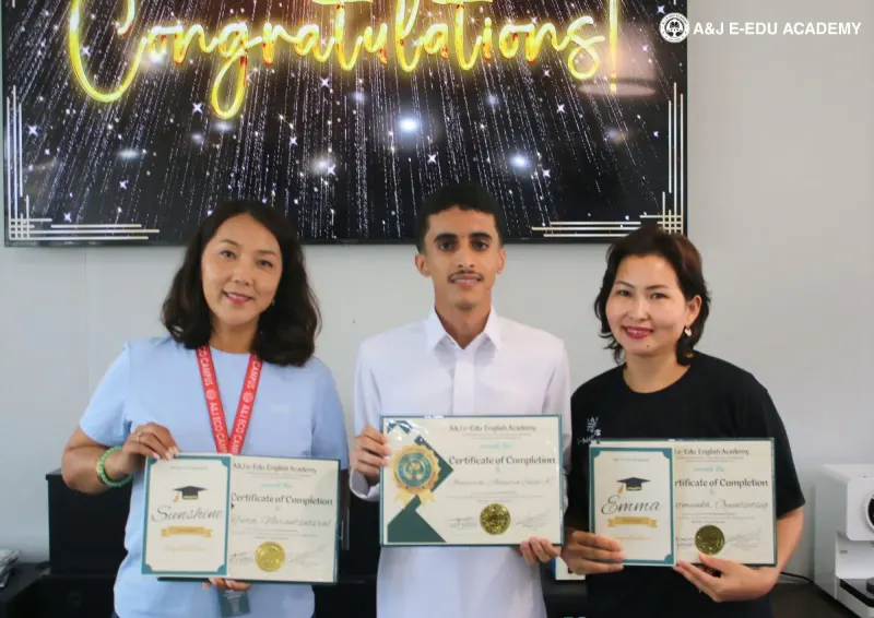 التخرج في A&J e-Edu Academy، باقيو