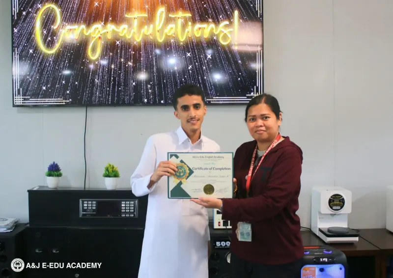 التخرج في A&J e-Edu Academy، باقيو
