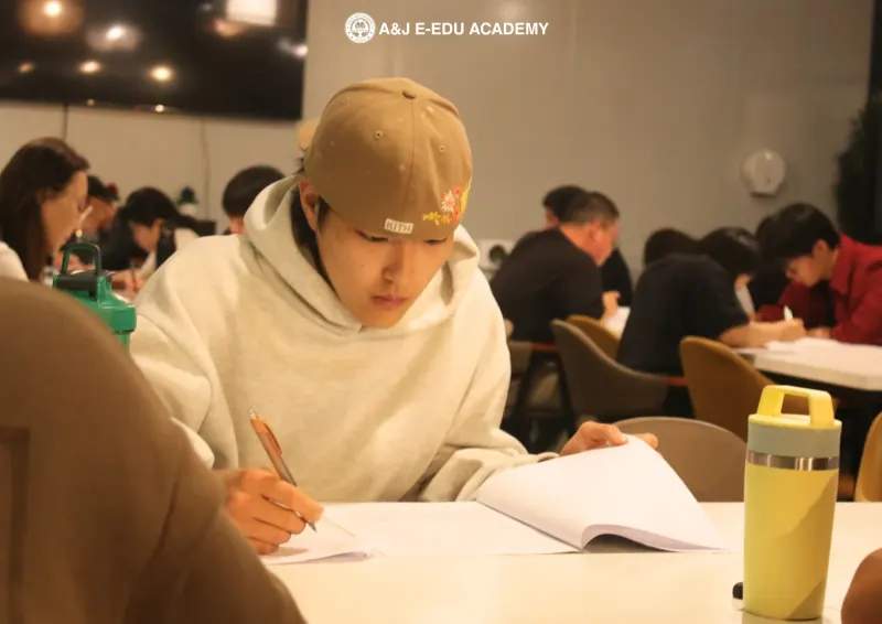 الاختبار الشهري في A&J e-Edu Academy، باقيو