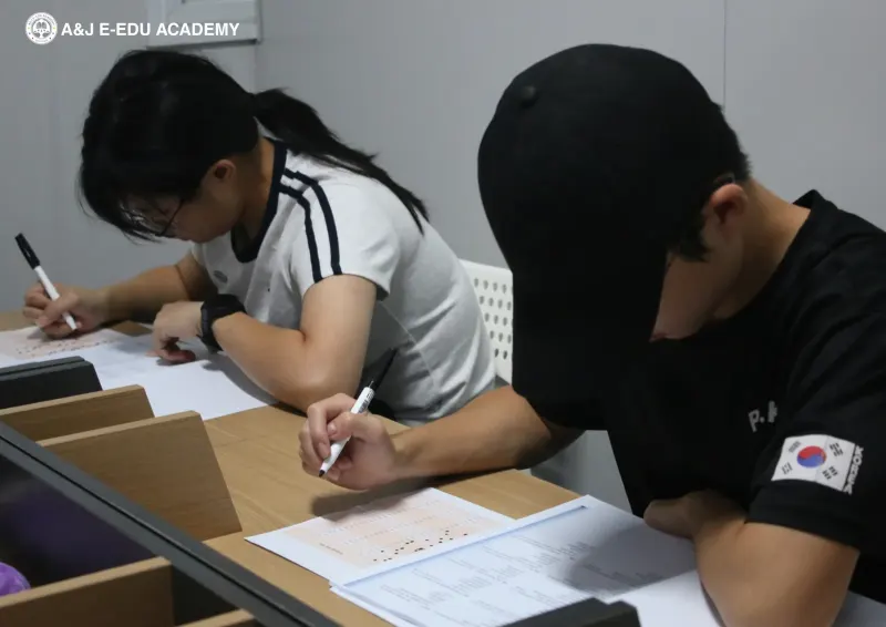 اختبار الطلاب في A&J e-Edu Academy، باقيو
