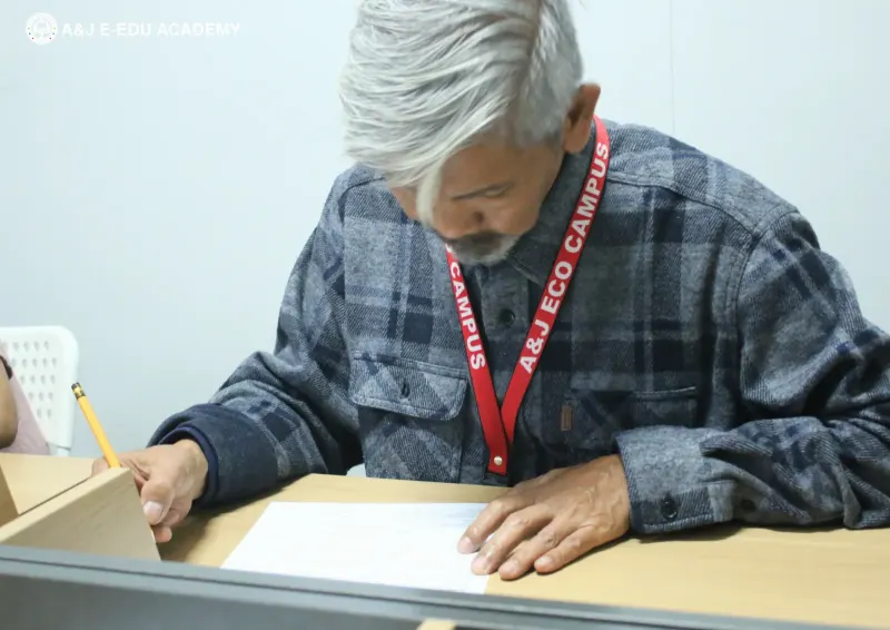 اختبار المعلمين في A&J e-Edu Academy، باقيو
