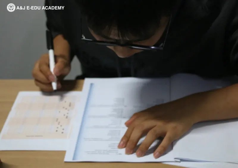 A&J e-Edu Academy（バギオ）の学生のテスト
